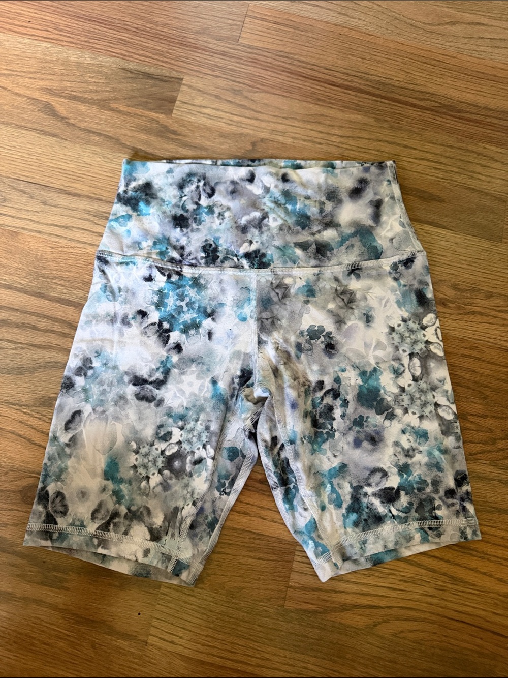 lululemon athletica High-Rise Floral Print Bike Shorts - Teal & Gray